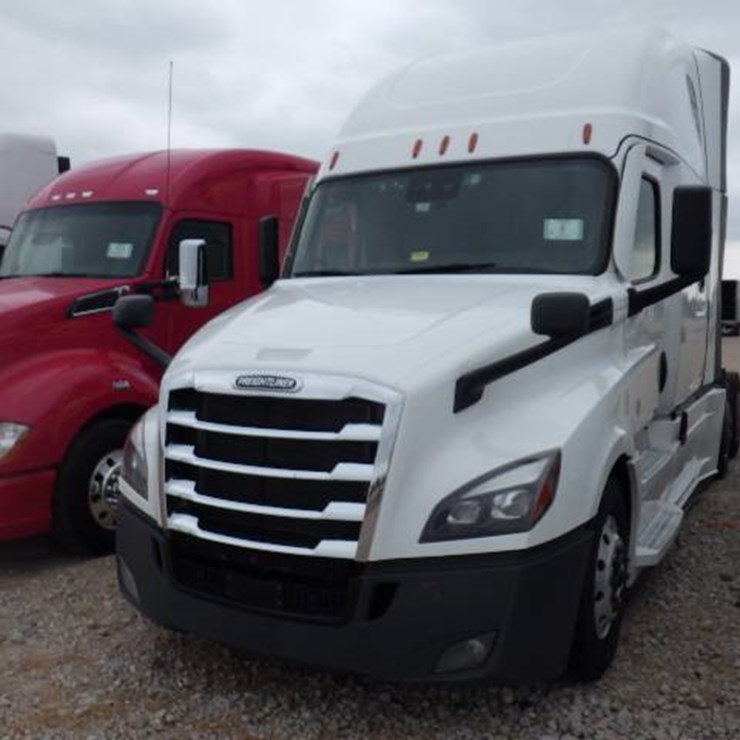 2021 FREIGHTLINER CASCADIA 126