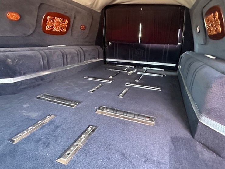 #22948-•-1997-cadillac-victoria-hearse-image-31