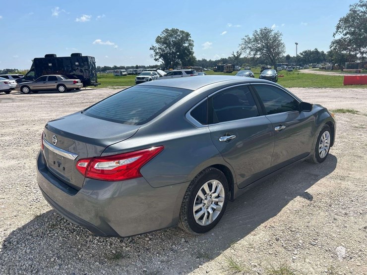 2016-nissan-altima-2.5-sedan-image-3