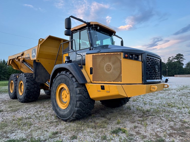 2022-deere-410e-image-3