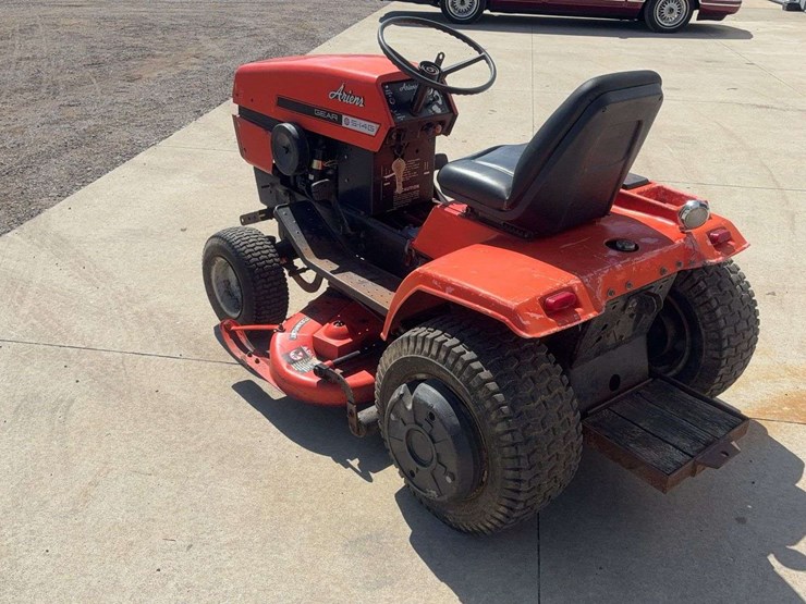 ariens-s14g-lawn-tractor-image-4