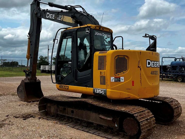 2016-deere-135g-image-3