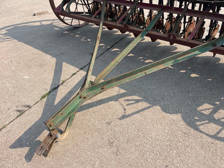 minneapolis-moline-12ft-steel-wheel-grain-drill-image-8