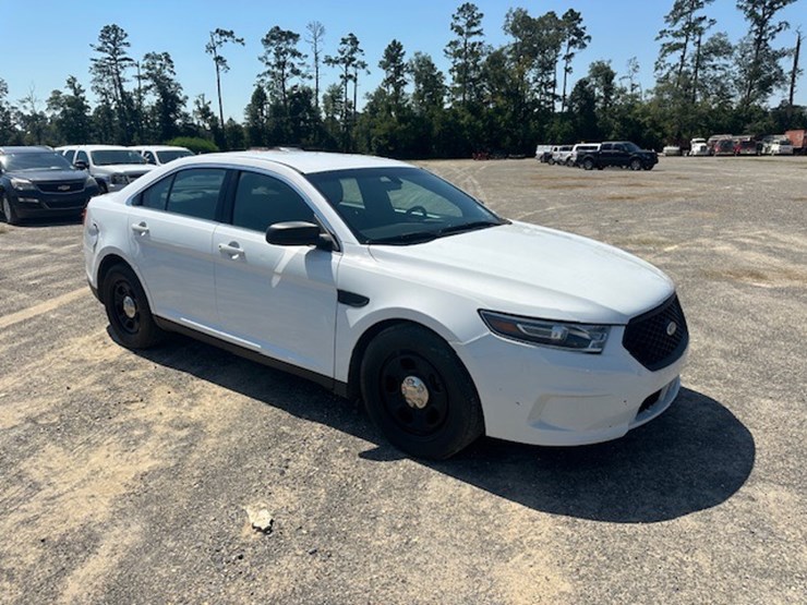 #23001-•-2017-ford-taurus-image-2
