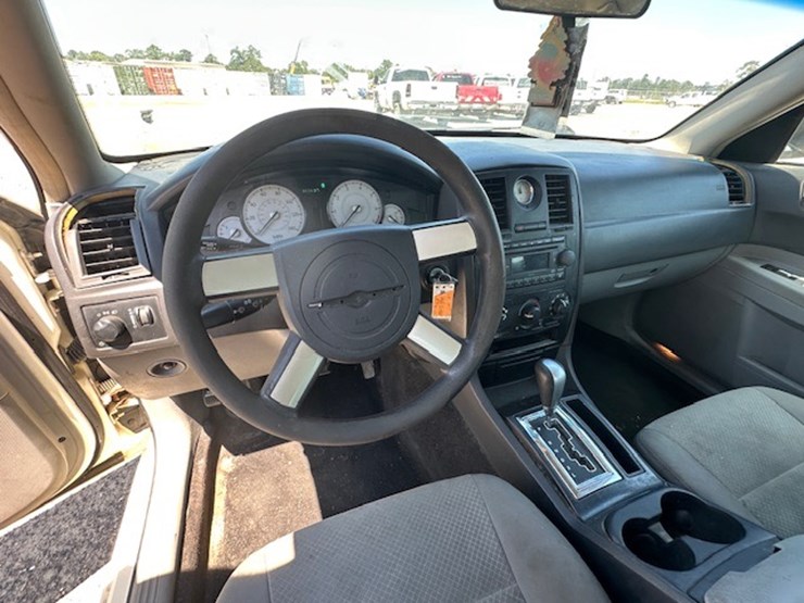#23051-•-2007-chrysler-300-image-47