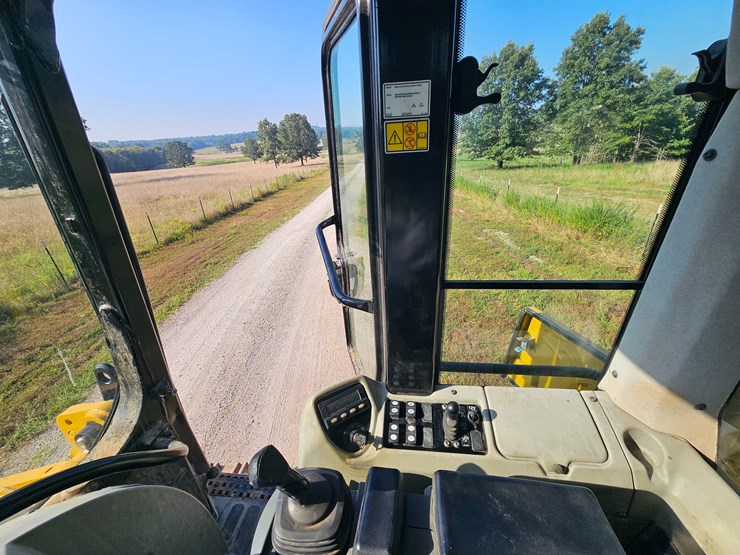 2014-caterpillar-953d-image-74