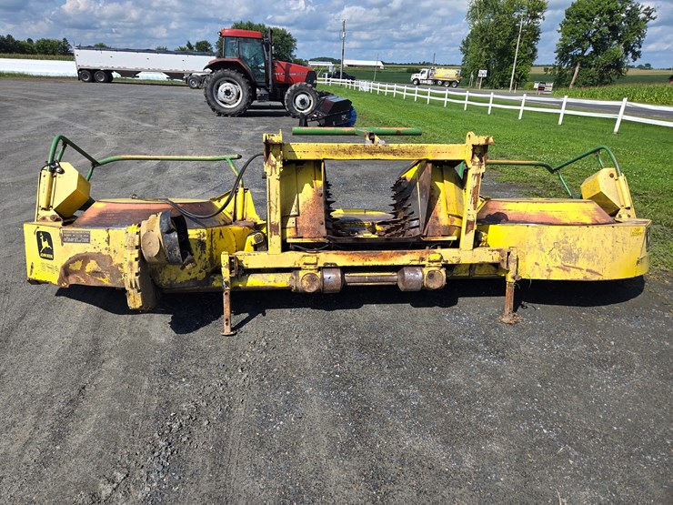 #383-•-john-deere-676-corn-head-image-1