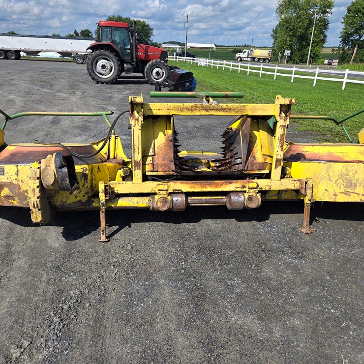 #383 • John Deere 676 corn head