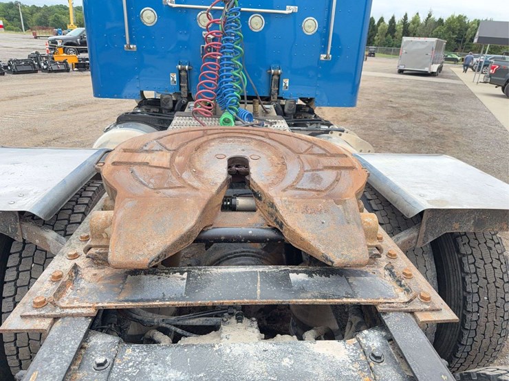 2008-peterbilt-388-image-22