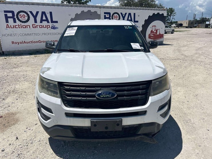 2016-ford-explorer-image-21