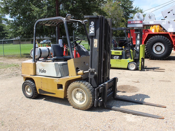 #22907-•-yale-gp050-forklift-image-2