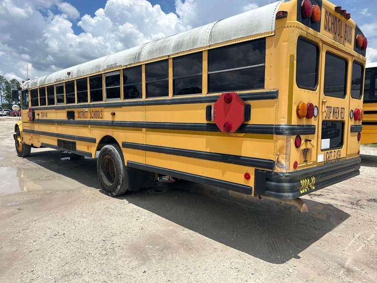 2004-ic-corporation-3000ic-school-bus-image-4