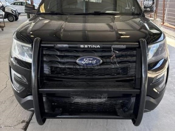 2016-ford-explorer-image-3
