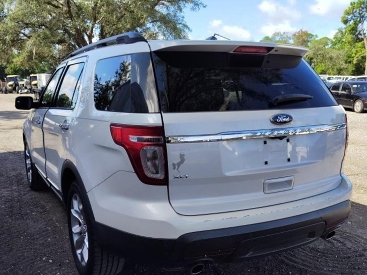 2012-ford-explorer-xlt-image-4
