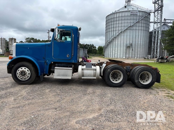 2002-peterbilt-379-image-13