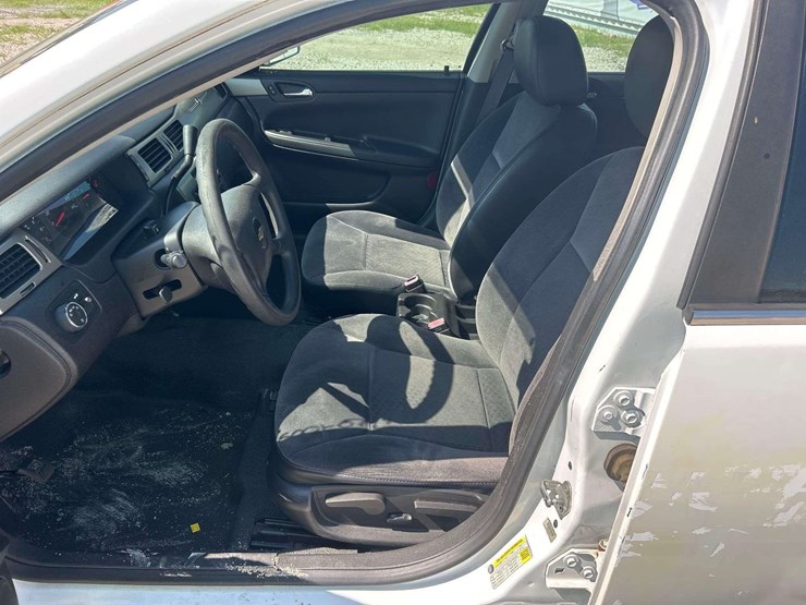 2011-chevrolet-impala-sedan-image-14