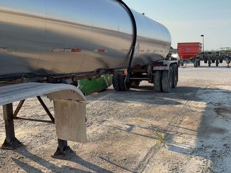 1969-fruehauf-tanker-image-5