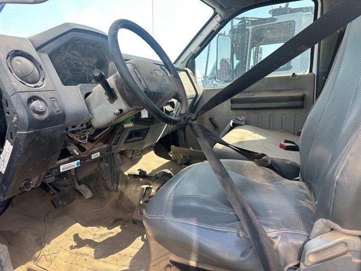 2013-ford-f650-image-10