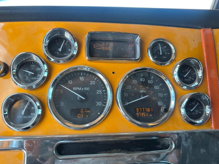 2011-peterbilt-389-image-12