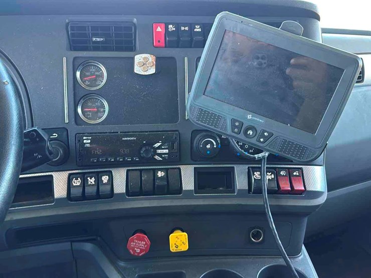 2020-kenworth-t680-image-9