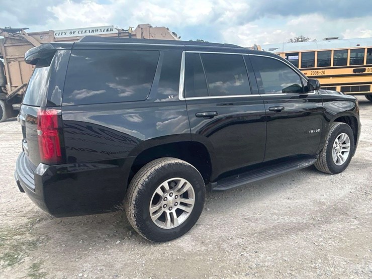 2019-chevrolet-tahoe-lt-image-3