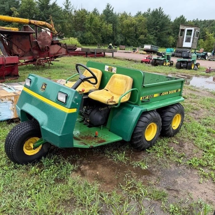 JOHN DEERE GATOR