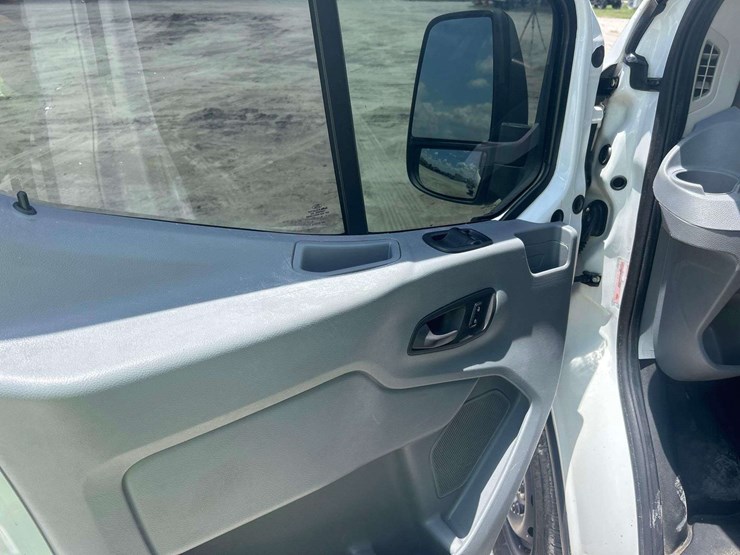 2018-ford-transit-image-13