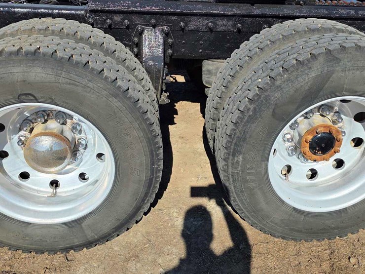 2009-peterbilt-389-image-20