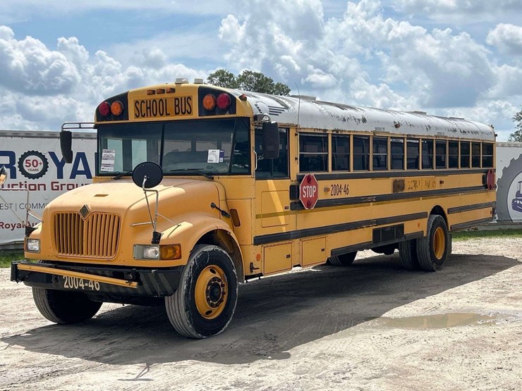 2004-ic-corporation-3000ic-school-bus-image-1