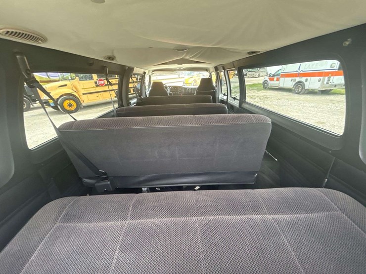 2001-dodge-ram-wagon-3500-passenger-van-image-29