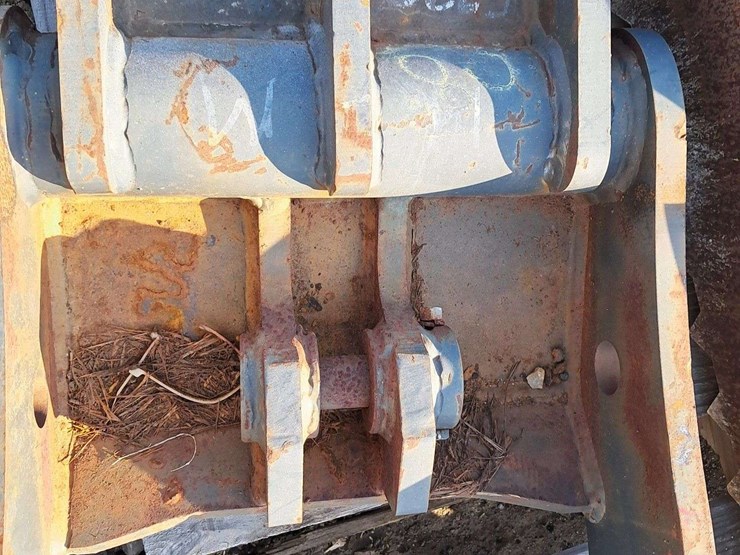 hydraulic-excavator-thumb-image-4