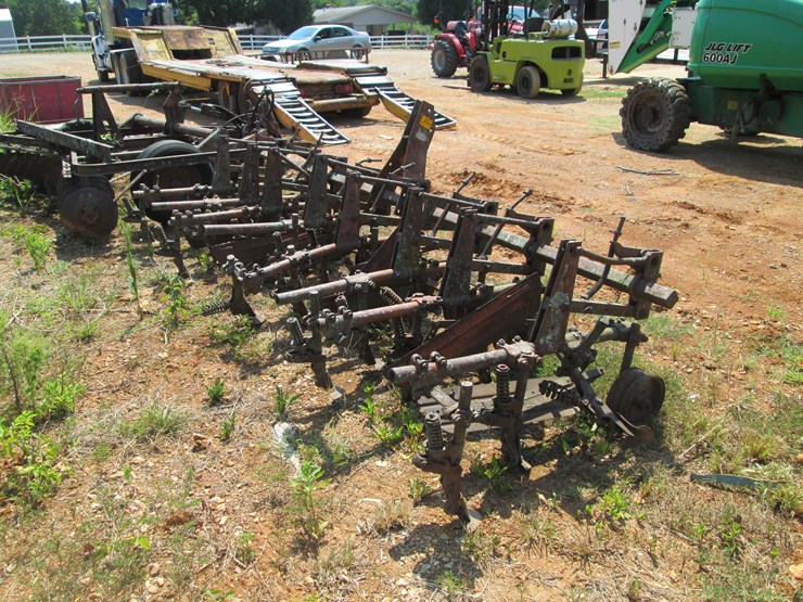 #36-•-#26833-•-ford-1027-12'-cultivator-1875-image-3