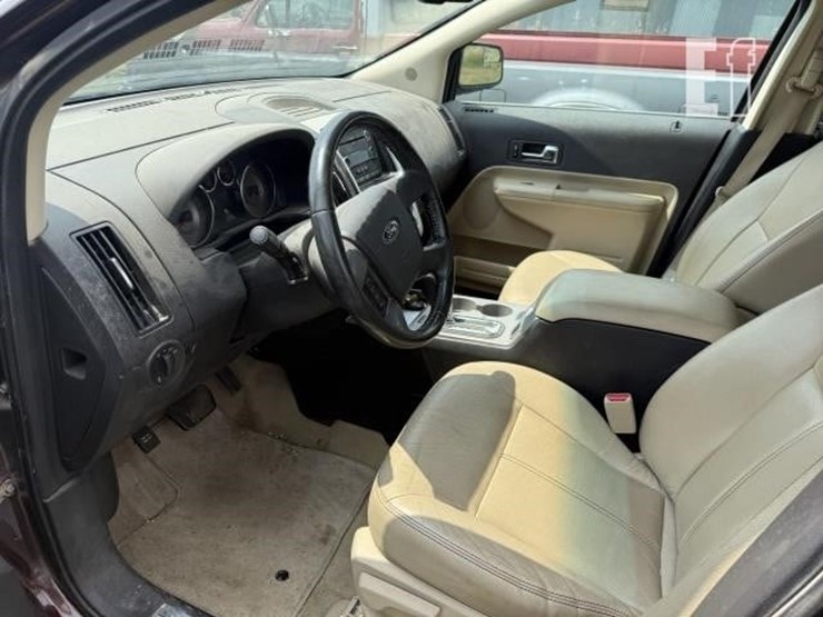 2010-ford-edge-image-11
