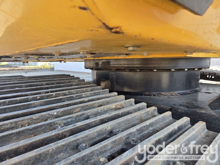 2022-deere-130g-image-47