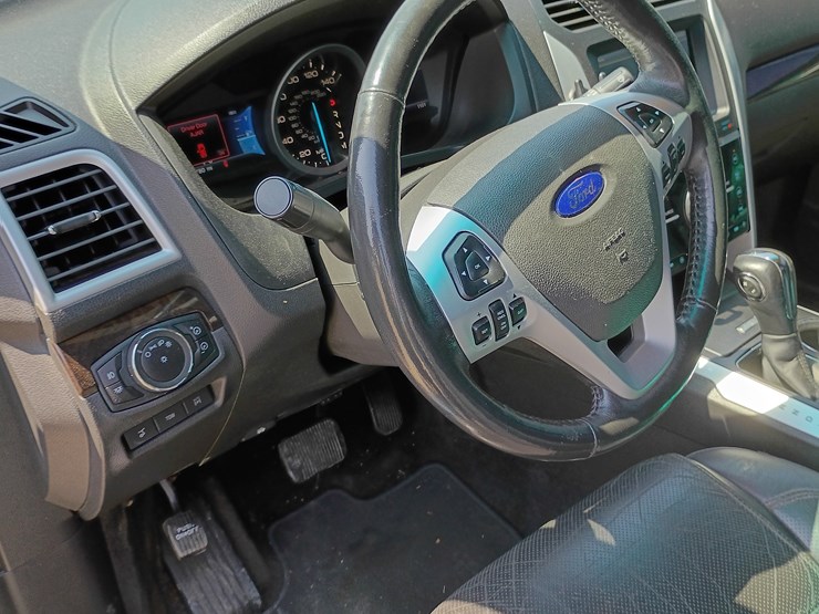 2013-ford-explorer-image-82