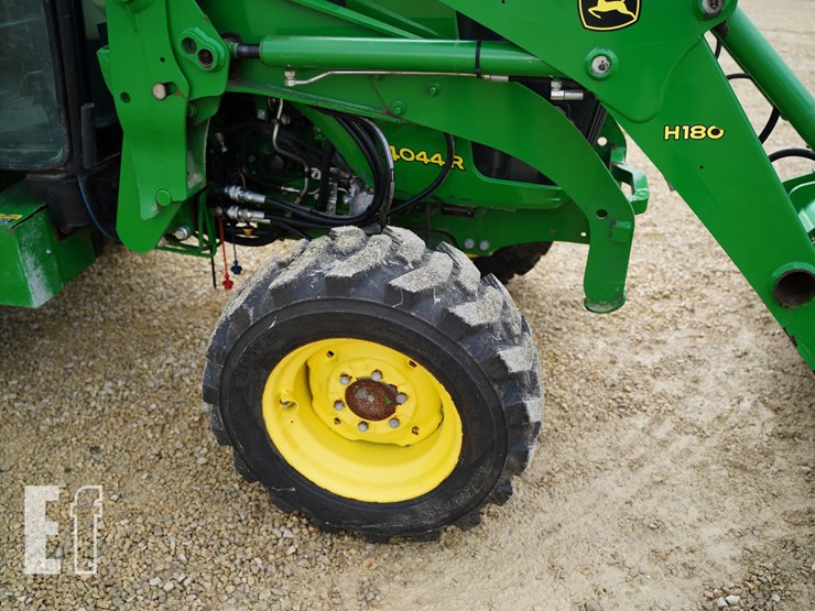 john-deere-4044r-image-18