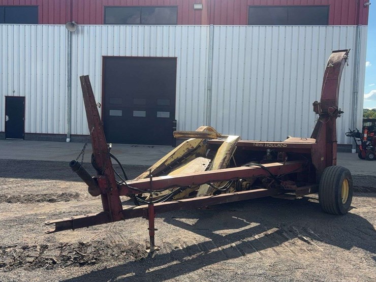 new-holland-890-image-1