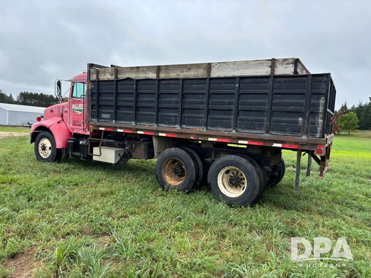 2002-peterbilt-330-image-16