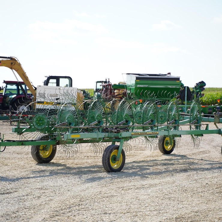 2001 JOHN DEERE 704