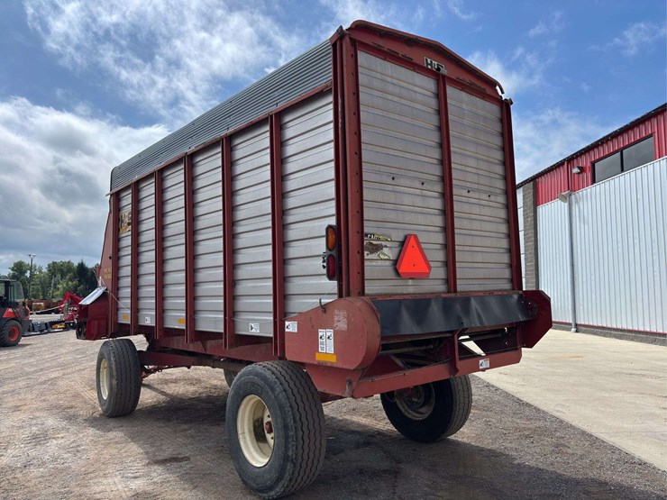 h&s-hd-twin-auger-18'-forage-wagon-image-4