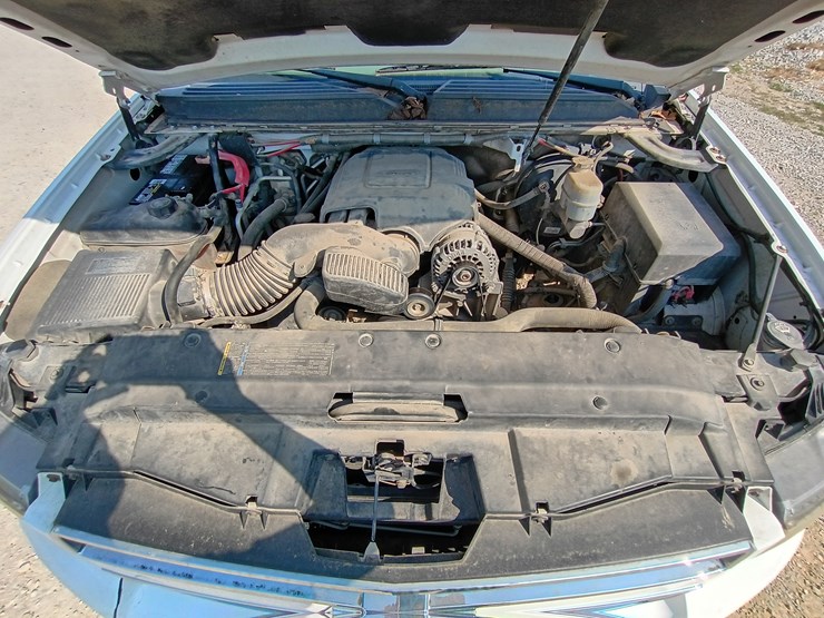 2010-chevrolet-tahoe-image-18