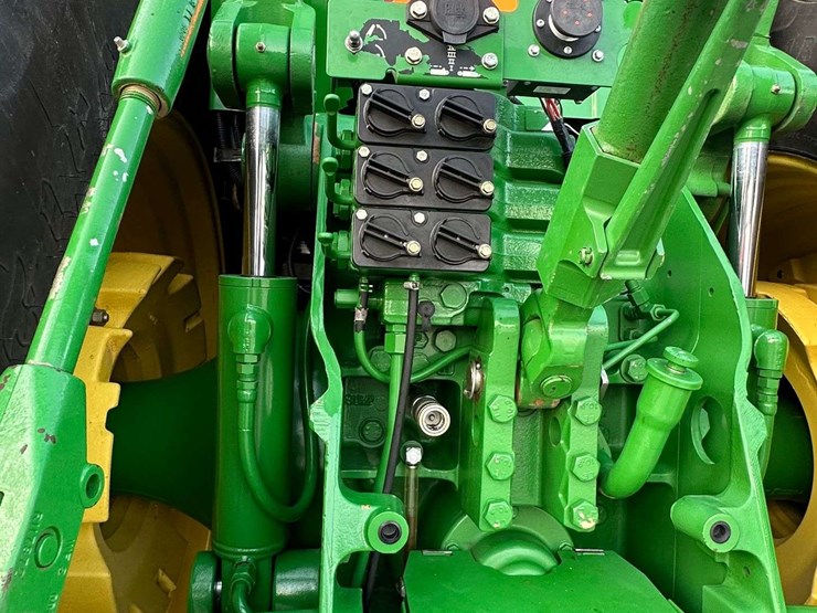 2000-john-deere-8310-image-37