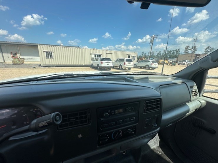 2003-ford-f550-image-44