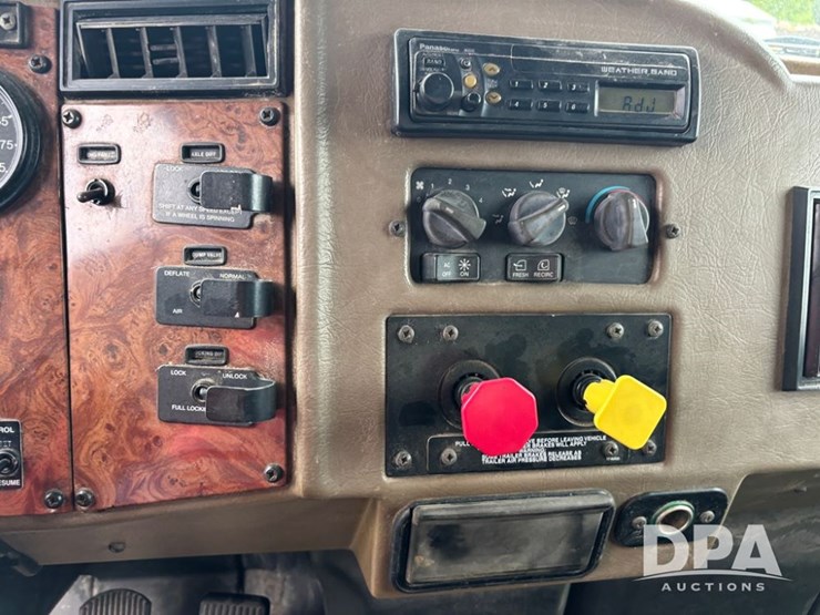 2002-peterbilt-330-image-62