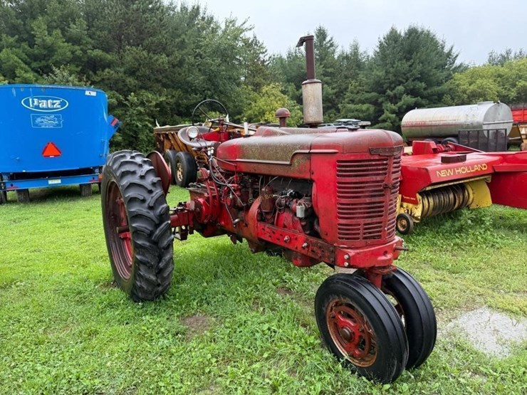 farmall-m-tractor-image-3