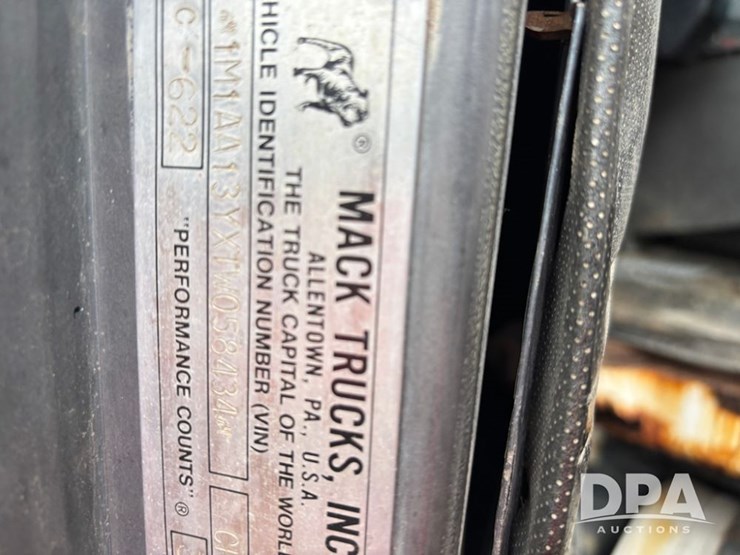 1996-mack-ch613-image-57