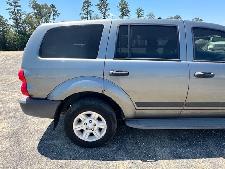 2005-dodge-durango-image-17