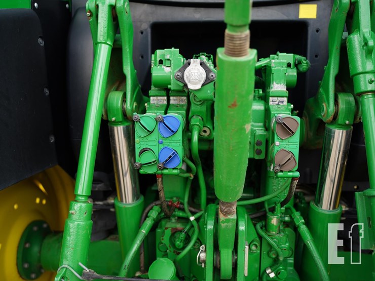 2014-john-deere-6115r-image-25
