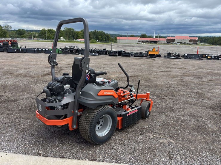 2022-husqvarna-zero-turn-mower-image-3