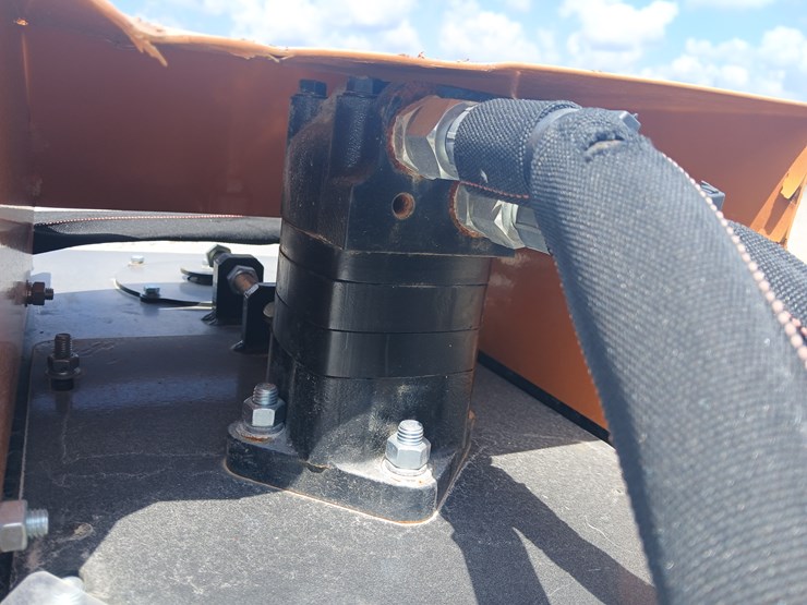 #19696-•-wolverine-3-blade-mower-skid-steer-attachment-[damaged]-image-10